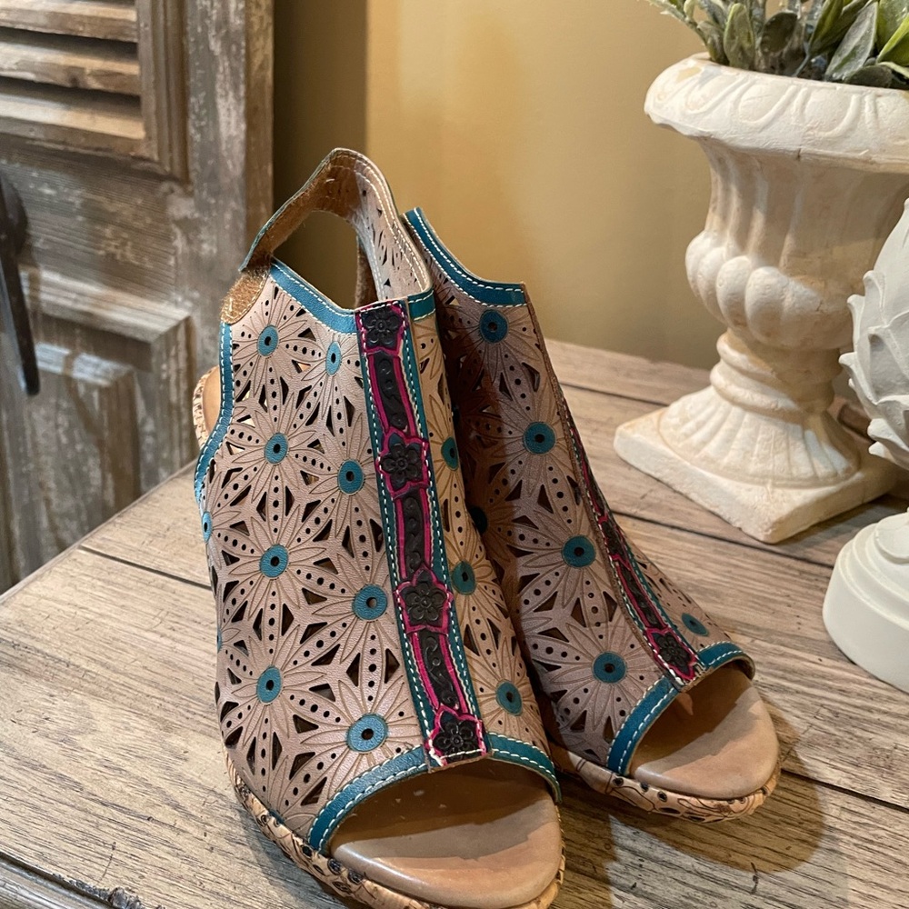 Spring Step Blue and Pink Sandals with Open-Toe Design